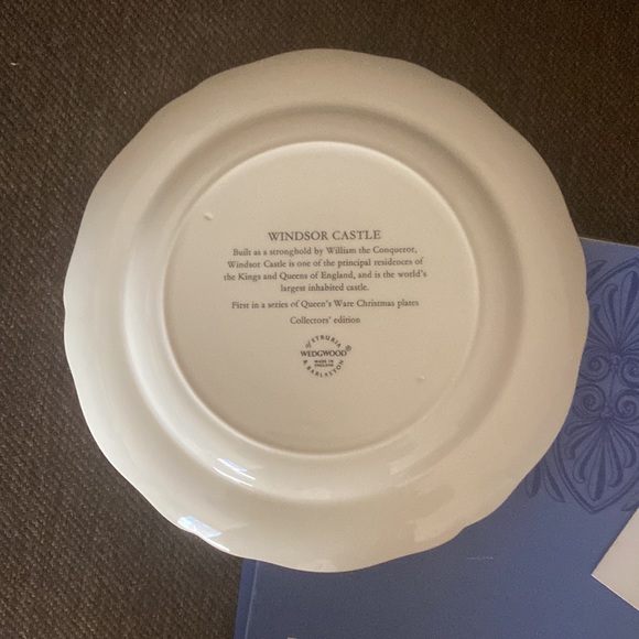 Wedgwood 1980 Queen’s Ware Christmas Plate - Picture 2 of 2